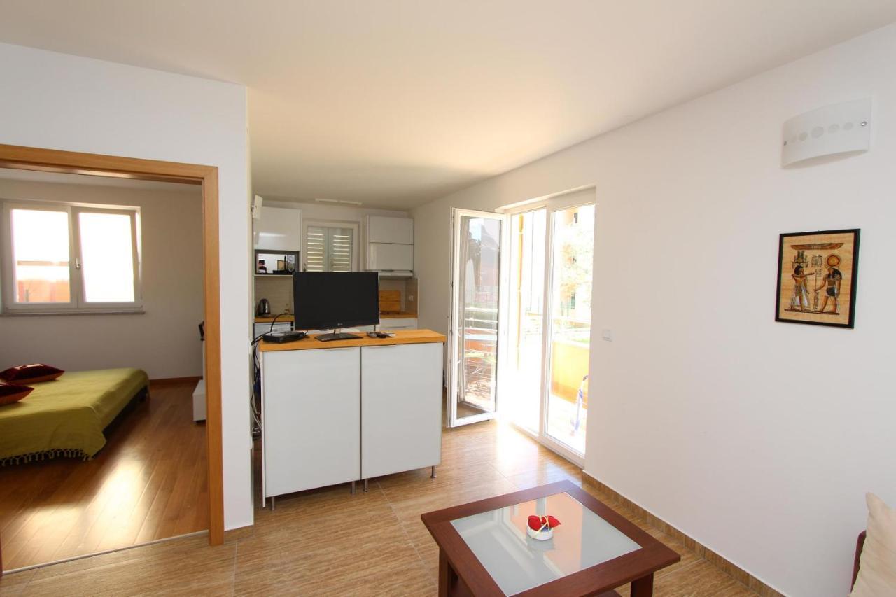 Apartments Hanna โรวีน ภายนอก รูปภาพ