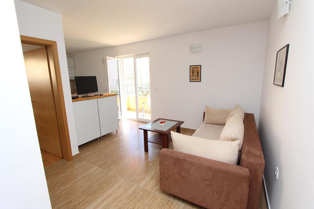 Apartments Hanna โรวีน ภายนอก รูปภาพ