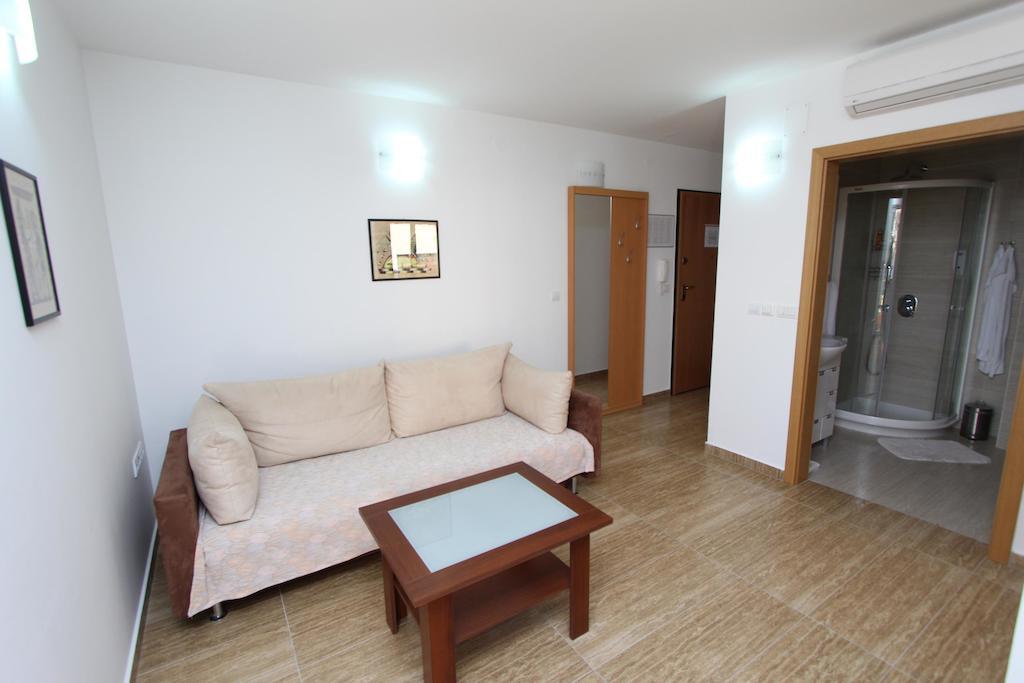 Apartments Hanna โรวีน ภายนอก รูปภาพ